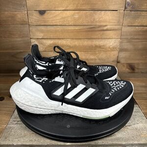adidas Women's Sz 6.5 Ultraboost 22 Running Shoes GX8019 Black/White EUC